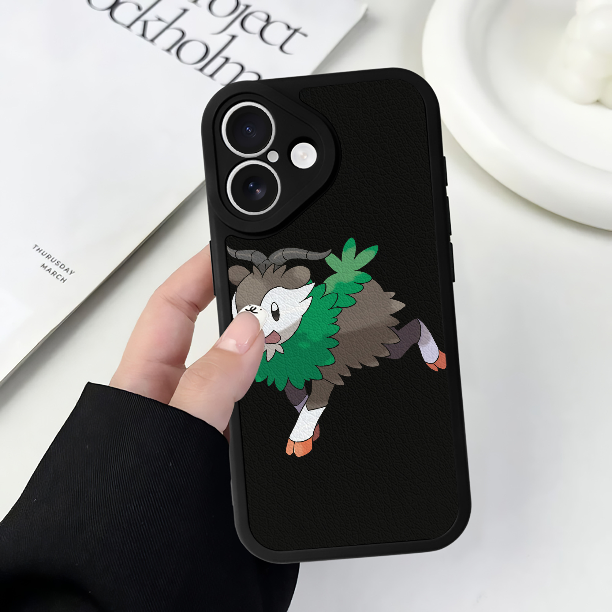 （画像用） ポケットモンスター Pokémon 【iPhone 16シリーズ対応】シリコンスマホケース（レザー調） 材質：シリコン